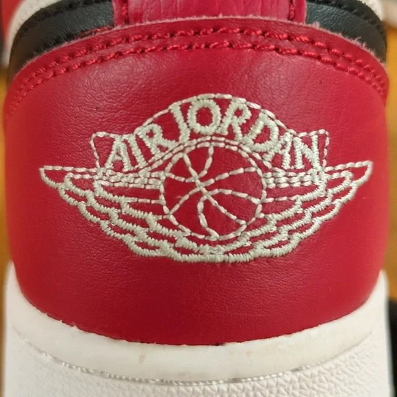 Nike Air Jordan 1 Low GS Bred Toe Black and Red Size 5.5 Youth - Picture 3 of 11